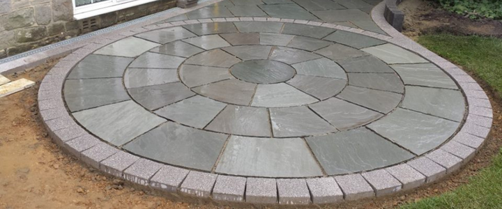 Kandla Grey Indian Sandstone circle with natural stone setts, creating a striking garden feature